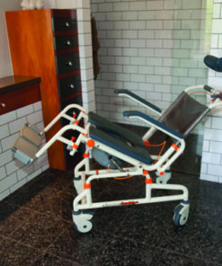 Hệ thống tắm TubBuddy với độ nghiêng
